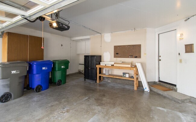 Building Photo - Updated Rancho Del Oro 3 bedroom 2 bath home