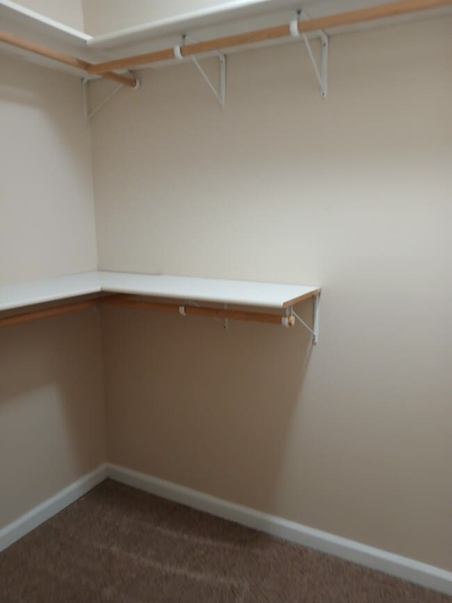 Building Photo - 211 N Greenbriar Rd