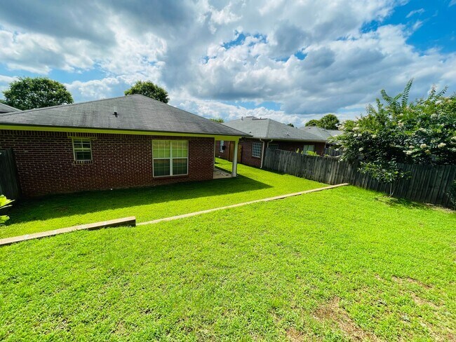 Building Photo - 3BD/2BA FOR RENT