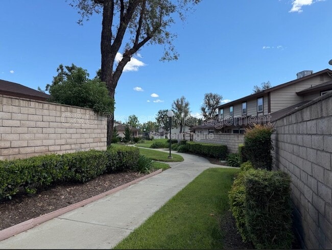 Building Photo - 2061 S Magnolia Ave