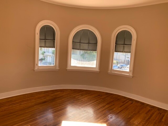 Primary Photo - 1759 Hillhurst Ave