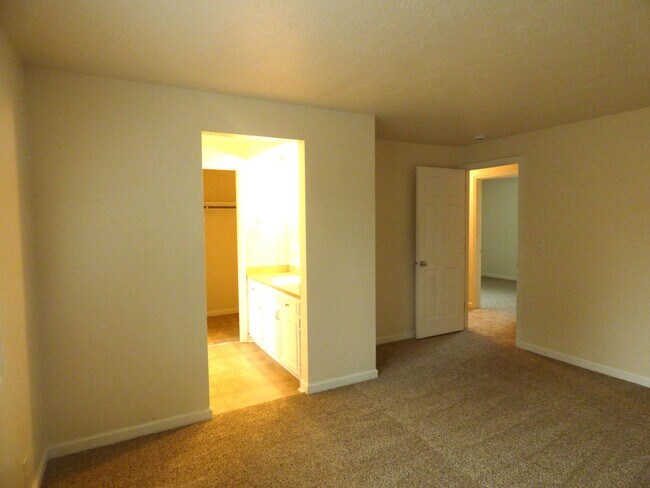 Building Photo - Rent Special: 1/2 Off April's Rent!! 3 bed 2 bath Home in North Salem