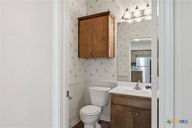 Building Photo - 2215 Dry Creek Dr