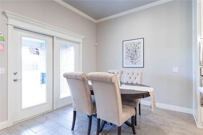 Building Photo - Stunning new home + 4 bedrooms + 3 bathroo...