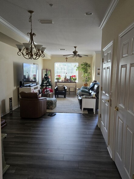 main living area - 3409 10th Ln W