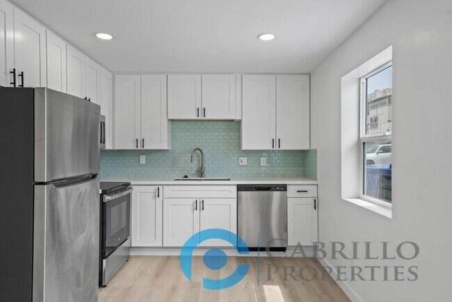 Building Photo - 4571 North Ave