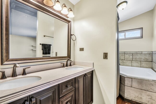 Building Photo - 1223 S Elder Ln