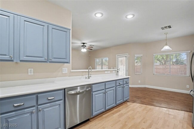 Building Photo - 1123 Aldenwood Ave