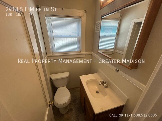 Building Photo - 2418.5 E Mifflin St