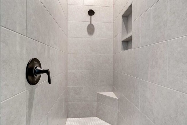 Building Photo - Available Now! 3 Bedroom 2 Bathroom in Sou...