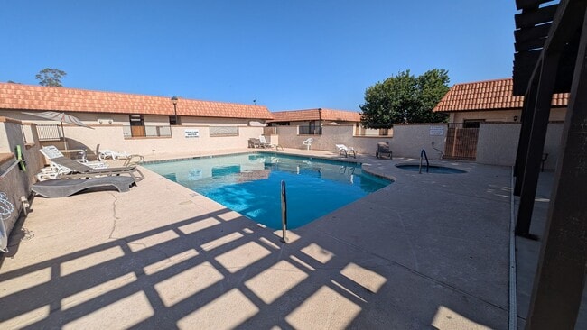 Building Photo - 2 Bedroom Condo Unit in the Colonia Coronita Chandler Townhomes Community Near E Chandler Rd and ...