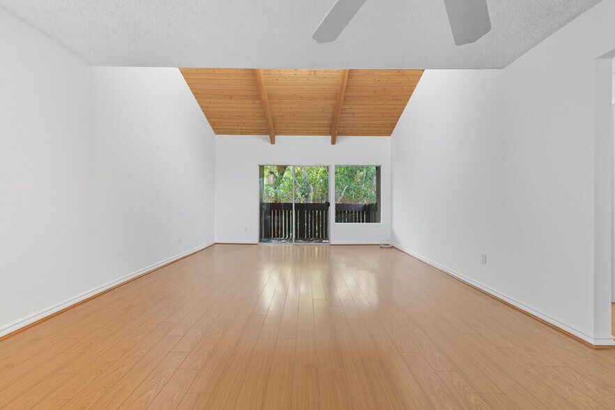 Building Photo - 18350 Hatteras St