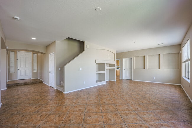 Building Photo - 5 bedroom Home1