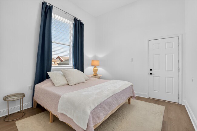 Building Photo - 3324 S Saratoga St