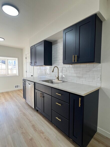 Building Photo - 8771 Oakwood St