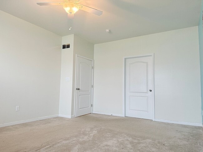 Building Photo - Spacious 3 Bed, 2 Bath Home in Desirable P...