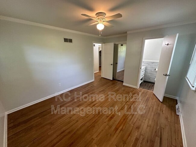 Building Photo - 7219 Ridge Ave