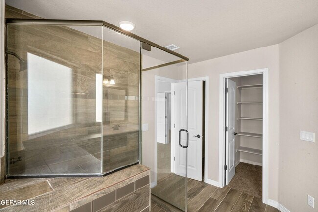 Building Photo - 7877 Enchanted View Dr