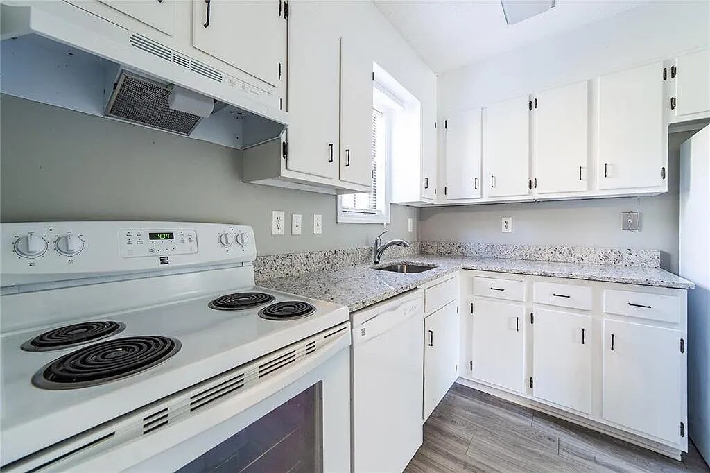 Building Photo - 732 S Candler St