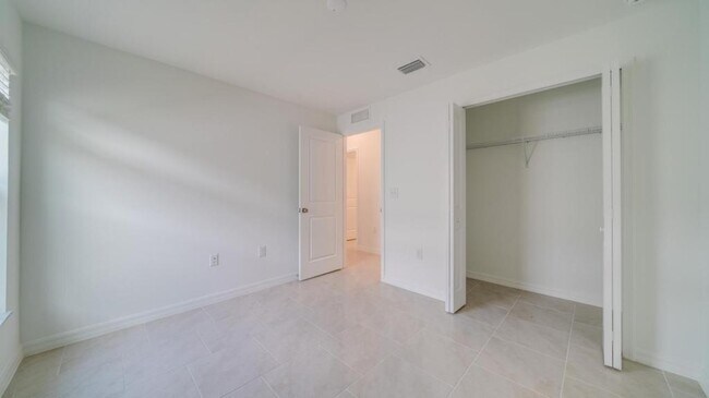 Building Photo - 4019 San Clemente Ct