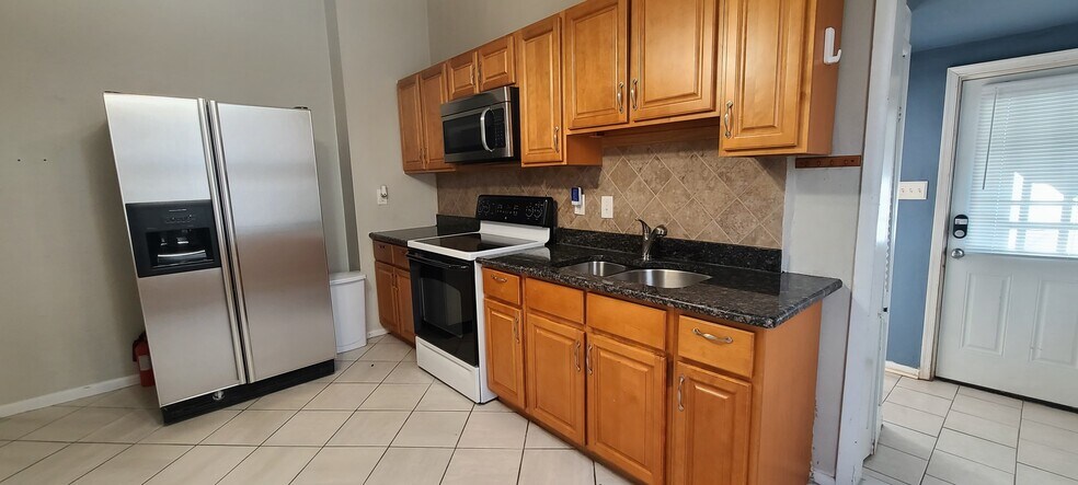 Kitchen - 7414 Montour St