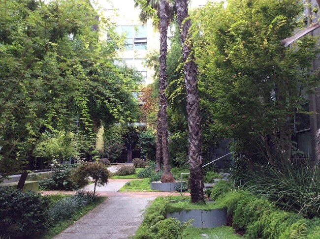 Building Photo - Highly sought after live/work space for le...