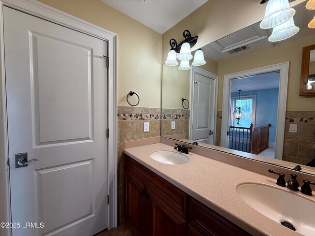 Building Photo - 54 Battery Crk Clb Dr