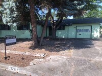 Building Photo - Spacious 3 Bedroom Home with Retro Charm!