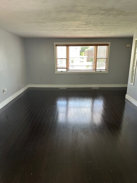 Open Concept Living Room - 19 Doane St