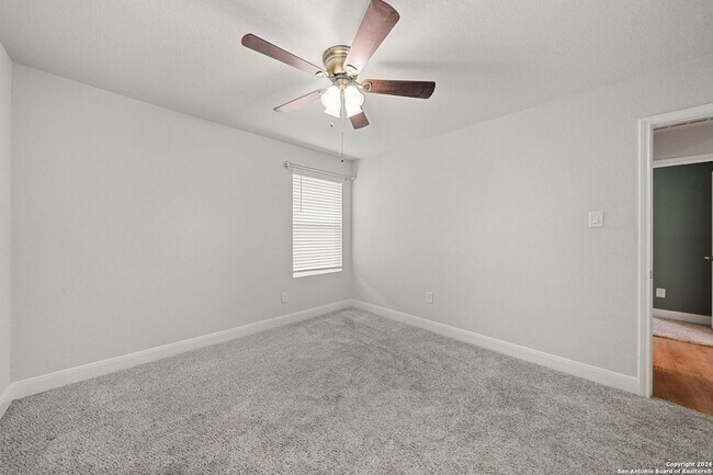 Building Photo - 1080 Amble Oak