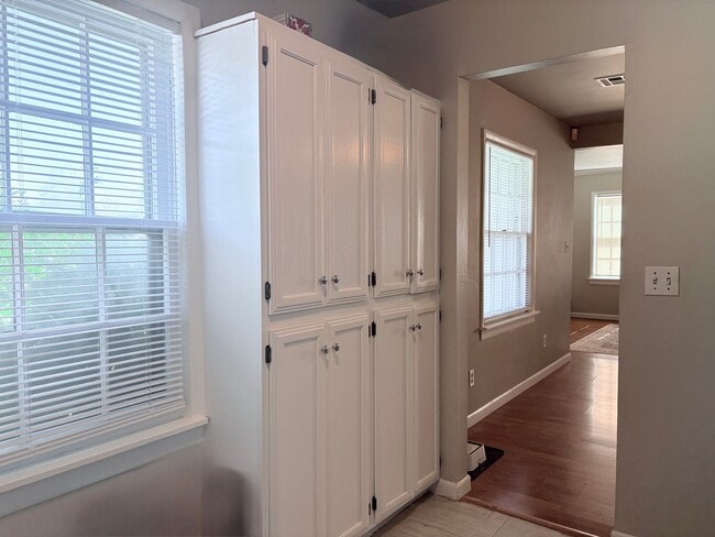 Building Photo - Charming two bedroom home in N.W. OKC