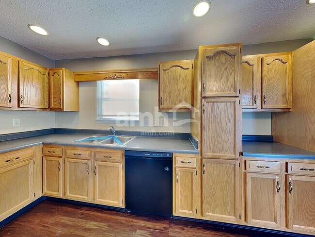 Building Photo - 8110 Red Barn Ct