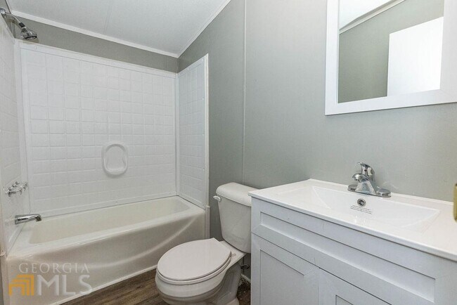 Building Photo - 108 Sherwood Rd