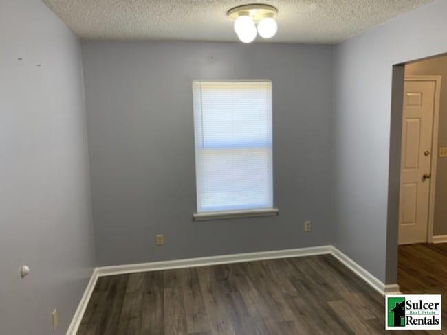 Building Photo - HOUSE: 3BR 2BA