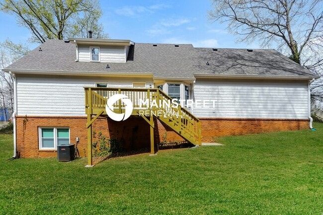 Building Photo - 3 Bedroom Pet-Friendly Home in CONYERS, GA...