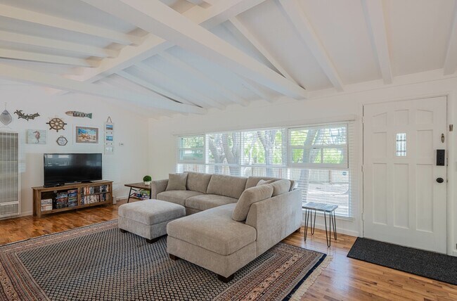 Building Photo - 1303 Chamisal Way