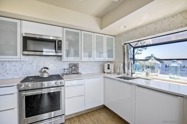 Building Photo - 1043 Freedom Ct
