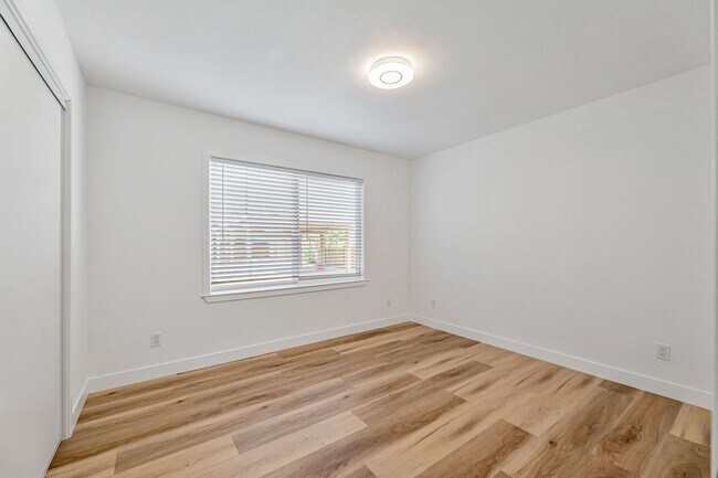 Building Photo - Beautifully Maintained 3-Bedroom Home l Hu...