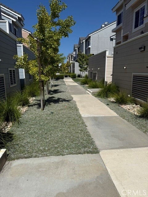 Building Photo - 2800 Plaza del Amo