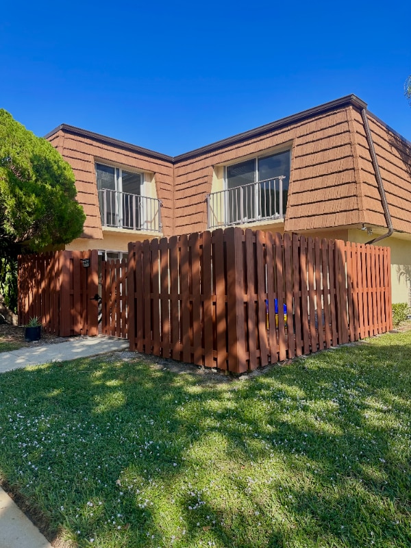 Building Photo - 2695 Albatross Rd N