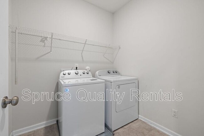 Building Photo - 1268 Commack Dr