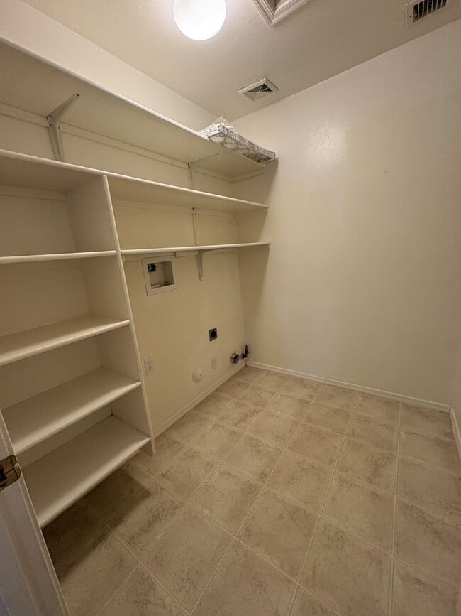 Building Photo - Vail School District 3 bedroom two bath