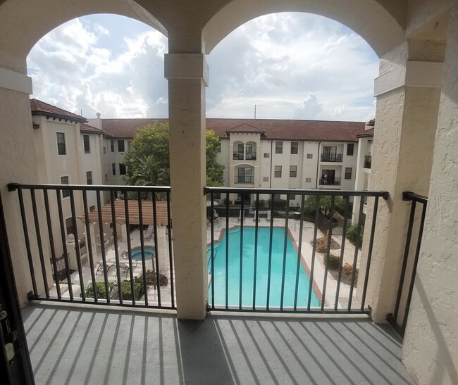 Building Photo - Beautiful 3/2 Pool View Condo  x Rent @ Th...