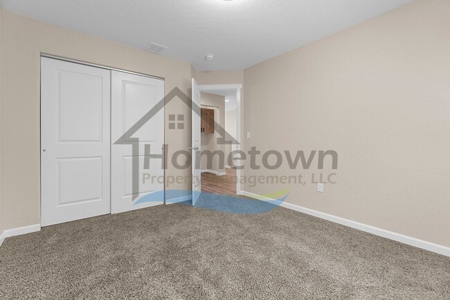 Building Photo - 3 Bedroom 3 Bathroom Home with Attached Ga...