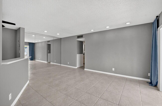 Building Photo - 7535 S Oriole Blvd