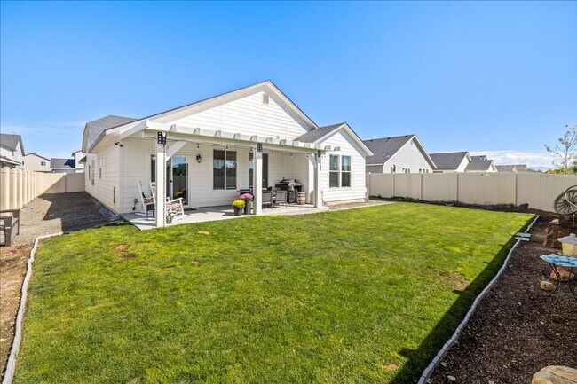 Building Photo - Bright and Modern Home with Covered Patio ...
