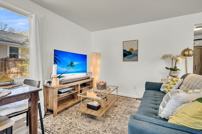 Building Photo - Charming Cottage with Modern Upgrades in Hanahan