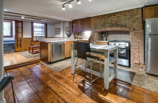 Primary Photo - 299 Cumberland St