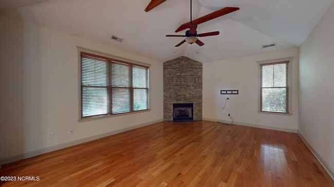 Building Photo - 45 Old Hunt Rd