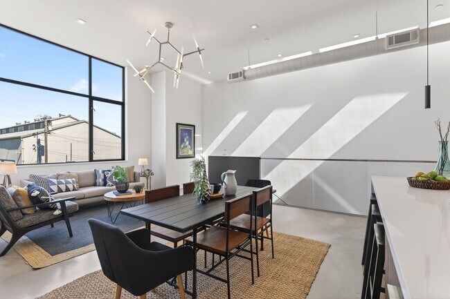 Building Photo - 811 Folger Ave